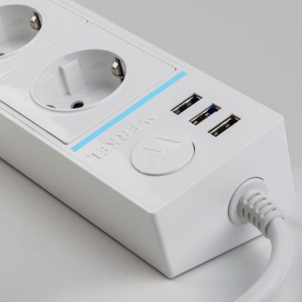 Розеточный блок 4-х местный + 3 USB Werkel W6514901 белый (WL20-04-03)