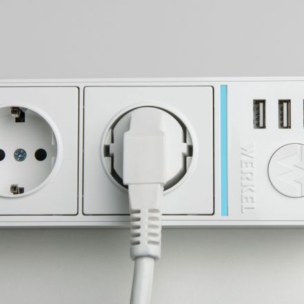 Розеточный блок 4-х местный + 3 USB Werkel W6514901 белый (WL20-04-03)